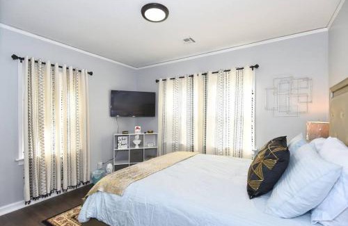 Tulsa House | BLUE FLAMINGO'S HOME - Family Friendly in Heart of Tulsa