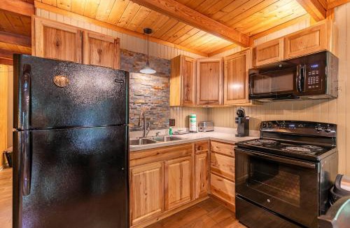 Lenoir House | Family-Friendly Blue Flower Cabin: Your Cozy Retreat Awaits