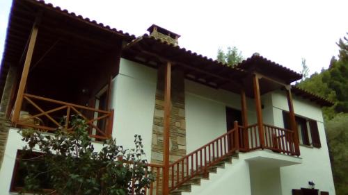 Vourvourou Apartment | Welcoming Blue Forest: Family-Friendly Escape with Kitchen