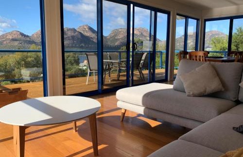 Coles Bay House | Discover Blue Gum Retreat: Child-Friendly 4-Star Escape