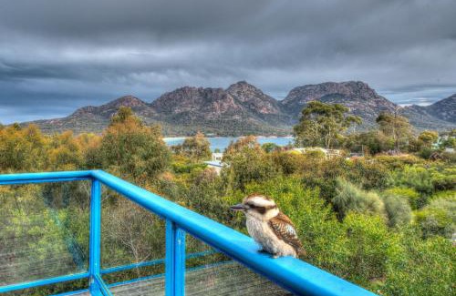 Coles Bay House | Discover Blue Gum Retreat: Child-Friendly 4-Star Escape