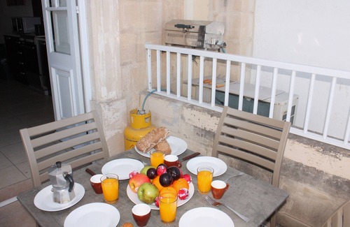 St. Paul's Bay Apartment | Oceanfront Bliss at Blue Harbour 3 - Guest Rated 8.8/10
