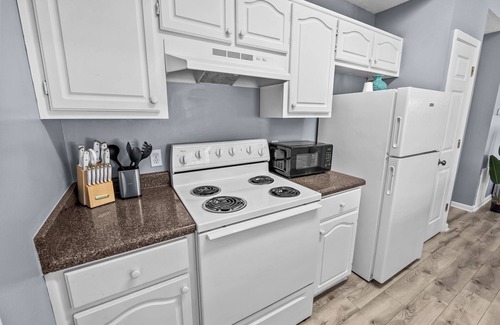 Upper Grand Lagoon Cottage | Blue Haven - 4 mins to Beach, Bikes, Fire Pit, Pets