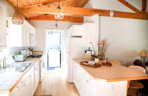 New Buffalo Cottage | Top-Rated New Buffalo Beach Hotel with Ocean View & More