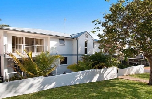 Terrigal Apartment | BLUE HAVEN | Just Steps to Beach & Shops, Rated 9.2/10
