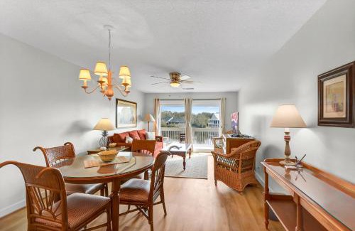 St. Simons Island House | Family-Friendly Blue Heron with Kitchen Amenities