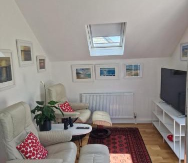 Maenporth Apartment | Oceanfront Blue Hills Apartment with Parking & High Ratings