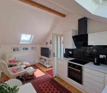 Maenporth Apartment | Oceanfront Blue Hills Apartment with Parking & High Ratings