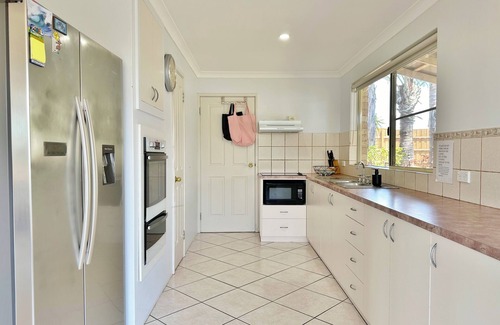 Kalbarri House | Pet-Friendly Blue Holes Getaway in Kalbarri, WA