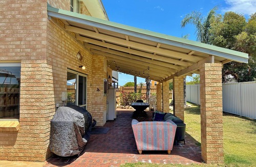 Kalbarri House | Pet-Friendly Blue Holes Getaway in Kalbarri, WA