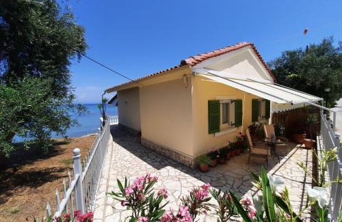 Notos House | Experience Blue Horizon: Oceanfront Bliss & 10/10 Rating