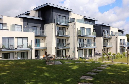 Sandown Apartment | Experience Blue Horizon: Family and Pet Friendly Retreat