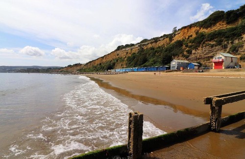 Sandown Apartment | Experience Blue Horizon: Family and Pet Friendly Retreat