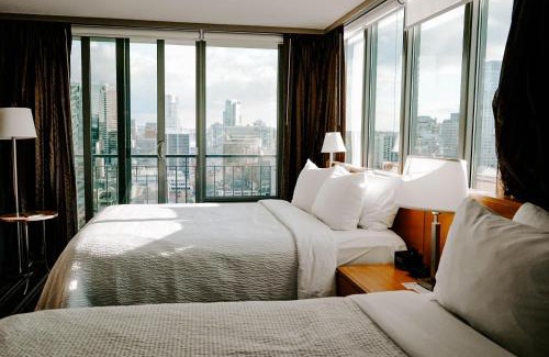 Downtown Vancouver Hotel | Discover Blue Horizon Hotel: 4-Star Retreat with Pool & Dining