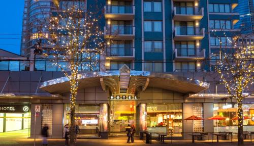 Downtown Vancouver Hotel | Discover Blue Horizon Hotel: 4-Star Retreat with Pool & Dining