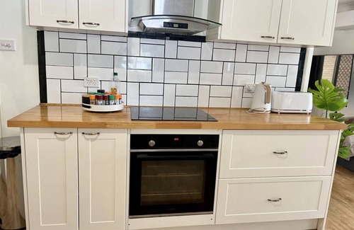 Nowra House | Enjoy 30% Off with New Renovations & Pet-Friendly Amenities