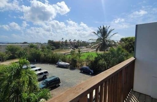 Red Hook Apartment | Oceanfront Blue Horizon Condo: Guest Rated 9.8 with Kitchen