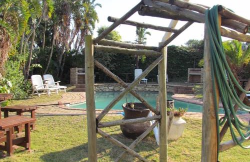 Blue Horizon Bay House | Discover Blue Horizon Bay Guest House with Oceanfront Pool