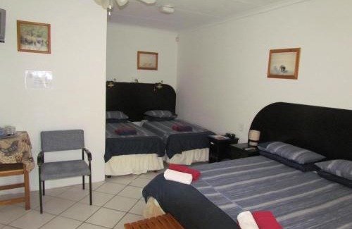 Blue Horizon Bay House | Discover Blue Horizon Bay Guest House with Oceanfront Pool