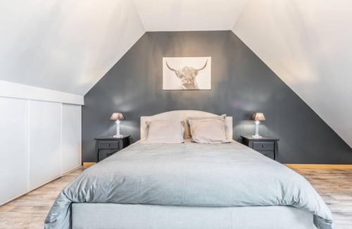 Bretteville-sur-Ay House | Guest Rated 10/10: Blue House with Oceanfront Spa & Views