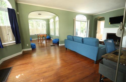 West Lafayette House | Inviting Blue House Near Ross-Aide with Pet-Friendly Amenities