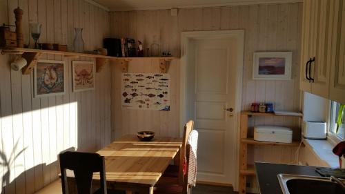 Mehamn Apartment | Family-Friendly Haven: The Blue House at the End of the World
