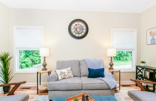 West Side Historic District House | Family-Friendly Retreat at Blue House on Blythe