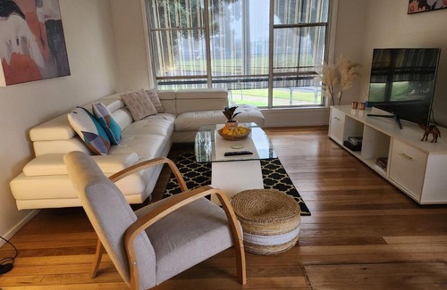 Cobram House | Discover the Blue House on Murray River – Family Friendly Escape
