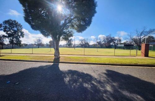 Cobram House | Discover the Blue House on Murray River – Family Friendly Escape
