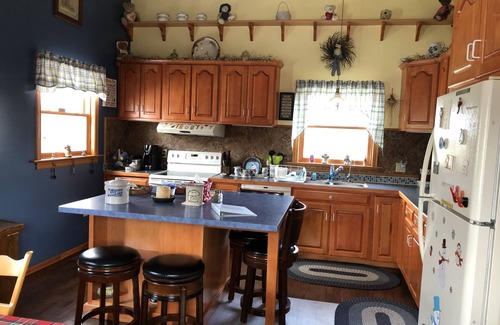 Middleburg House | Experience Blue House on the Hill - Top-Rated with Pool & Spa