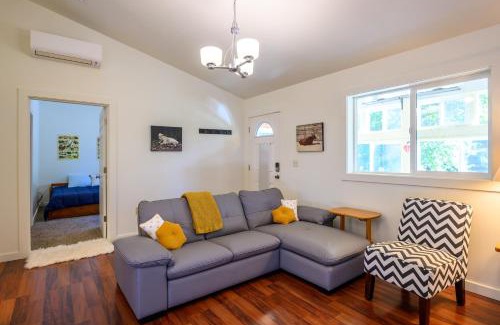 Central Oregon House | Blue House: Family-Friendly 2 Bed Home with Garage