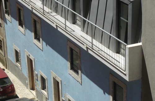 Santo Antonio House | Charming Blue House - Santa Marta with Breakfast & Kitchen