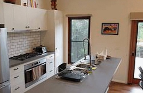 Marysville House | Unwind in Nature: Riverfront Retreat with Breakfast Included