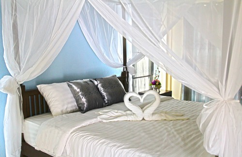 Thani Hotel | Budget-Friendly Blue House Sukhothai with Breakfast Included