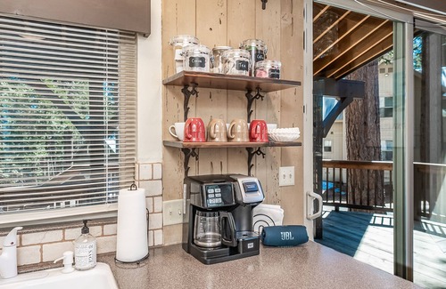 Shaver Lake Cabin | Bluejay Cabin: Ideal Getaway Near the Lake with Great Amenities