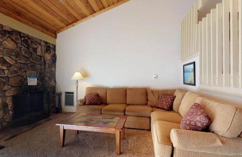 Lakeshore Apartment | Premier Family Retreat at Blue Jay Condominium with Pool