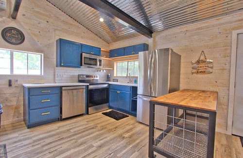 Blanco Cabin | Blue Jay Getaway: Pet-Friendly Retreat Near Downtown Blanco