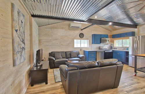 Blanco Cabin | Blue Jay Getaway: Pet-Friendly Retreat Near Downtown Blanco