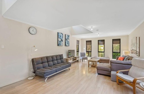 Falmouth House | Discover Blue Lagoon Coastal Retreat - Pet & Child Friendly