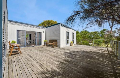 Falmouth House | Discover Blue Lagoon Coastal Retreat - Pet & Child Friendly