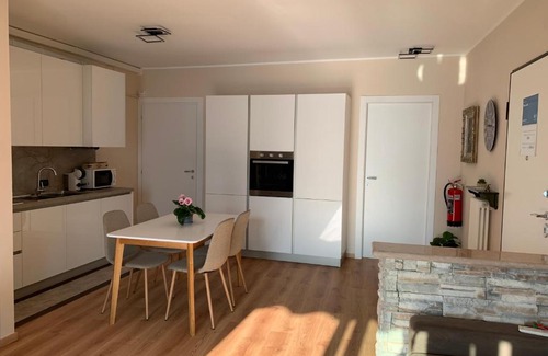 Lovere Apartment | Perfect Getaway at Blue Lake: Pet & Child Friendly Stay