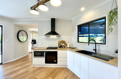 Katoomba House | Blue Lily Bungalow: Pet-Friendly Cottage Near Katoomba