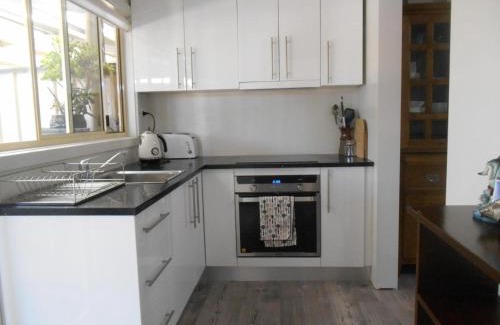 Port Vincent Apartment | Pet-Friendly Blue Line Retreat - Unit 3 with Breakfast Included