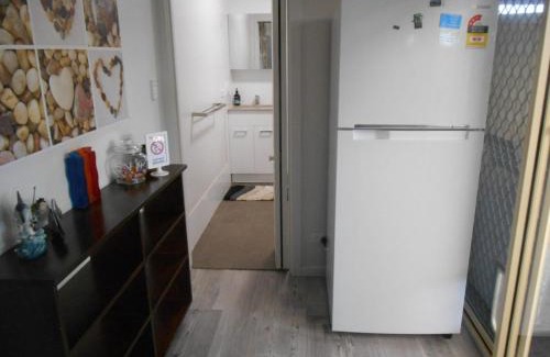 Port Vincent Apartment | Pet-Friendly Blue Line Retreat - Unit 3 with Breakfast Included
