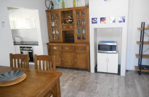 Port Vincent Apartment | Pet-Friendly Blue Line Retreat - Unit 3 with Breakfast Included