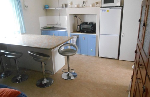 Port Vincent Apartment | Blue Line Unit 6: Prime Location with Family-Friendly Amenities