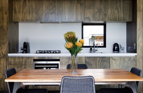 Hobart Central Business District House | Discover Blue Magnolia - A Hidden Gem with Kitchen Access