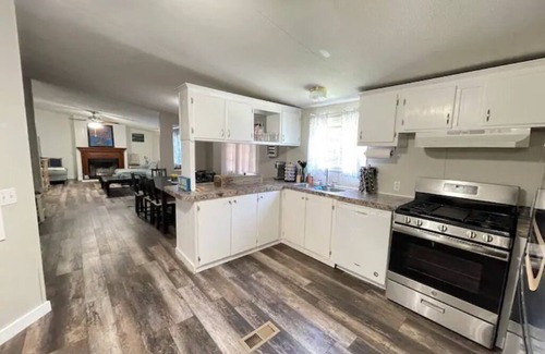 Medina House | Pet-Friendly Blue Moon: Hilltop Views & Medina River Bliss
