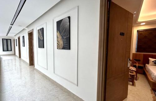 DLF Phase 5 Hotel | Discover Blue Moon Residency: Top-Rated Stay with Breakfast