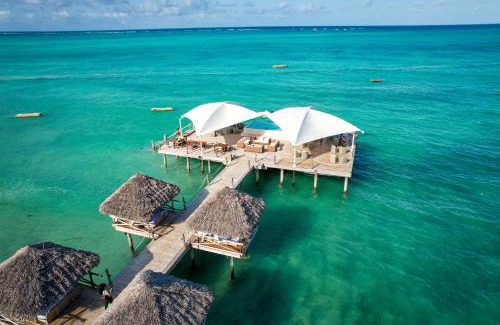 Jambiani Hotel | Escape to Blue Moon Resort: Oceanfront Paradise Awaits